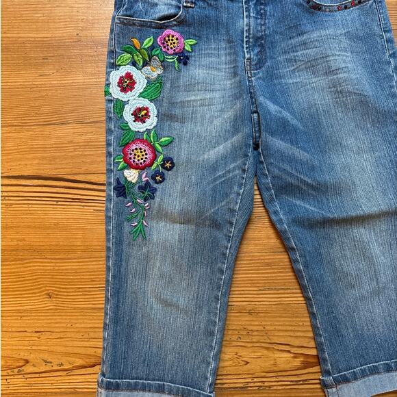 Boston Proper medium wash embroidered denim capri jeans SIZE‎ 8 - Picture 2 of 7